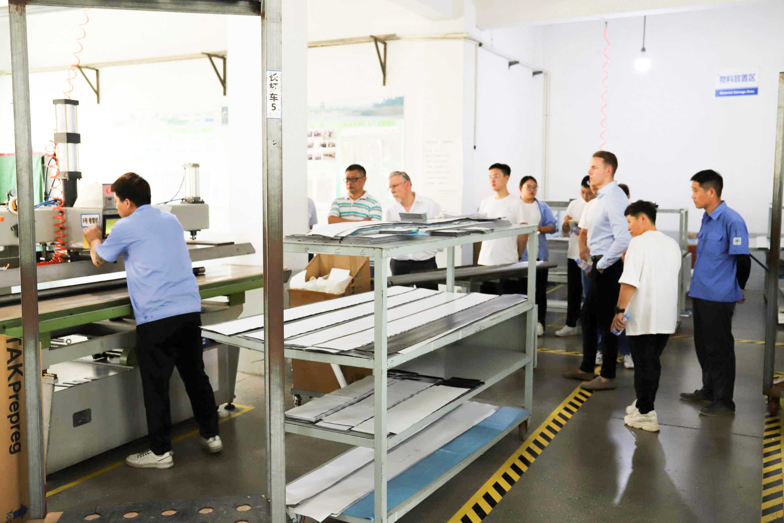 Un partner tedesco di lunga data visita la nostra fabbrica in Cina per rafforzare i legami commerciali